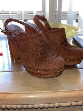 Tory Burch Brown Suede Studded Platform Clogs size 8.5 read below
